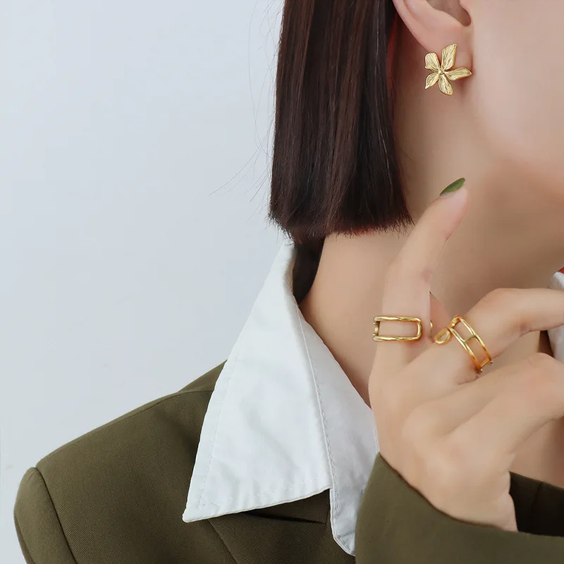 Безплатна Доставка На Стоки Корейската Мода Бижута 2022 Изделия От Неръждаема Стомана С 18 Карата Златно Покритие Цветни Обеци-Карамфил За Жени Изображение 3